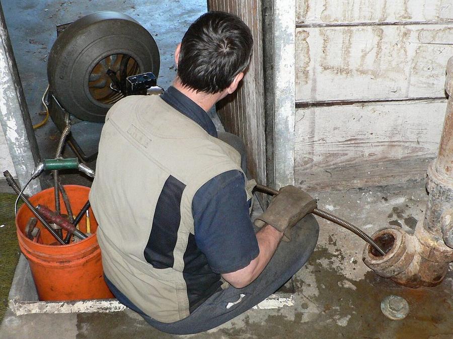 Snaking a floor drain