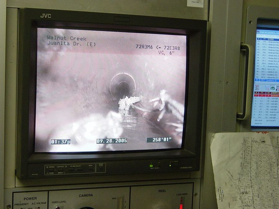 Monitor showing a pipe inspection